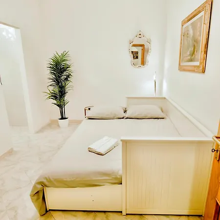 Golden Luxury - San Giovanni - 10 Min To Basilica Of San Giovanni - 25 Min To Colosseum شقة